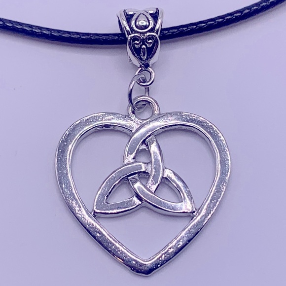 💜20%Off Bundles♥️NWT Celtic Knot Heart necklace 💜Hand Crafted  ♥️VD… - Picture 4 of 8